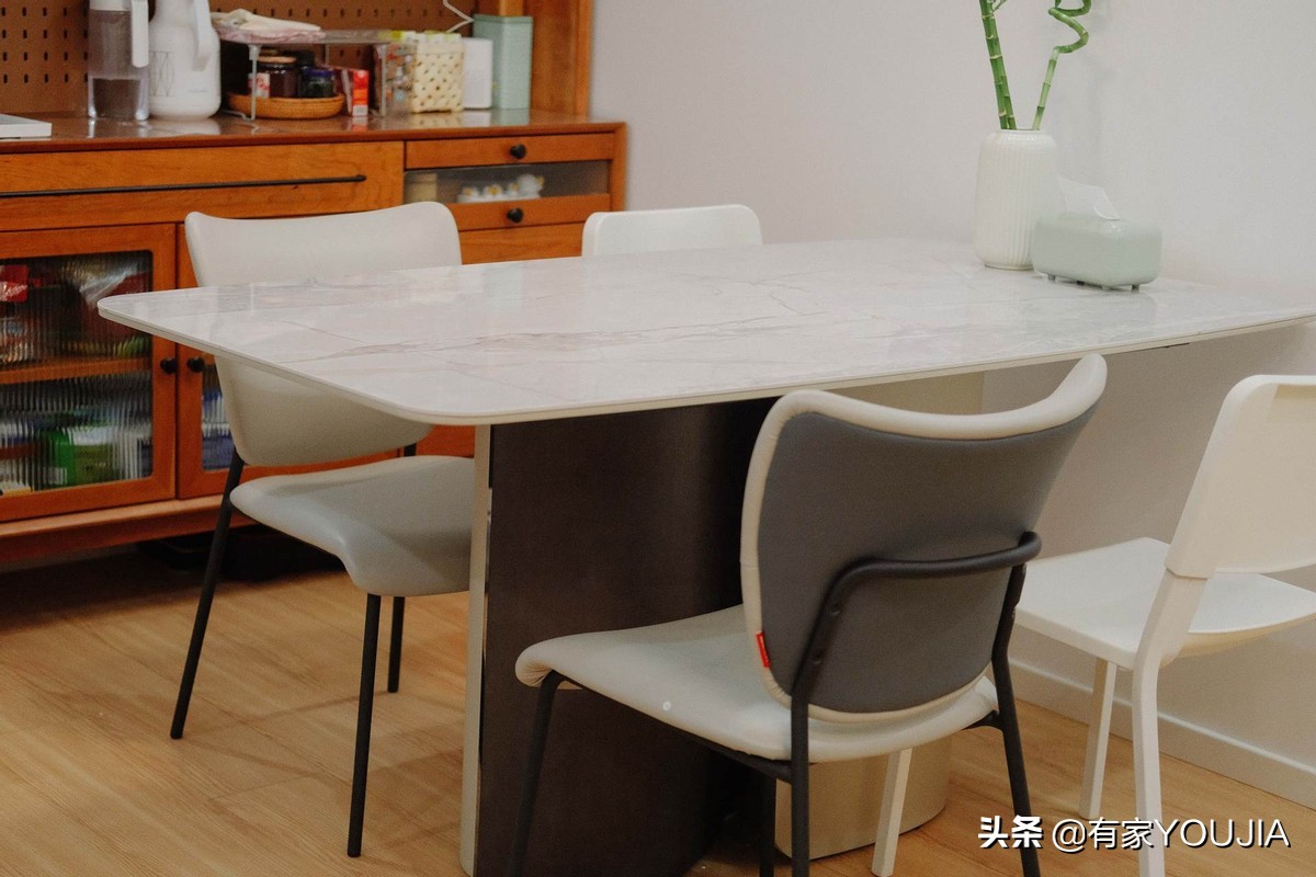 怎么选择正品岩板餐桌,选什么样的岩板餐桌