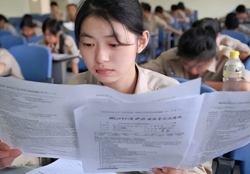 高考体检要求“脱*裤内**”,学生尴尬脸红,往届生:还有更尴尬的呢