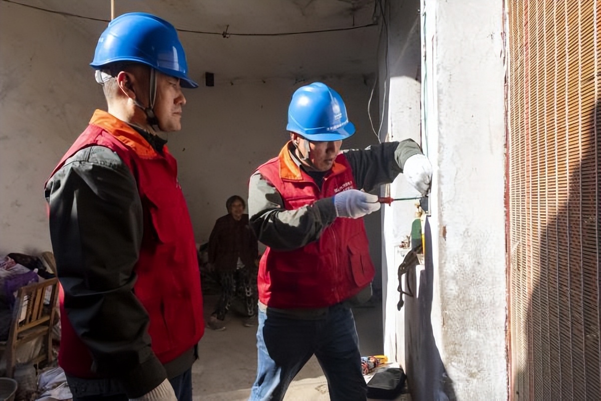 电网公司重阳节慰问离退休干部,电网重阳节