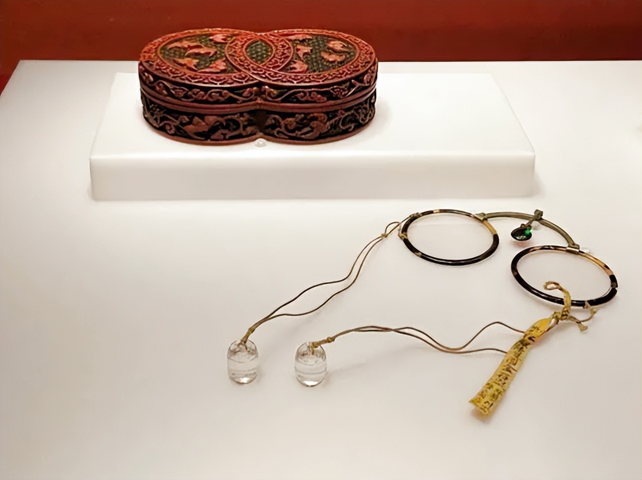 古人也会近视吗？这可是“富贵病”，那时的平民还得不起