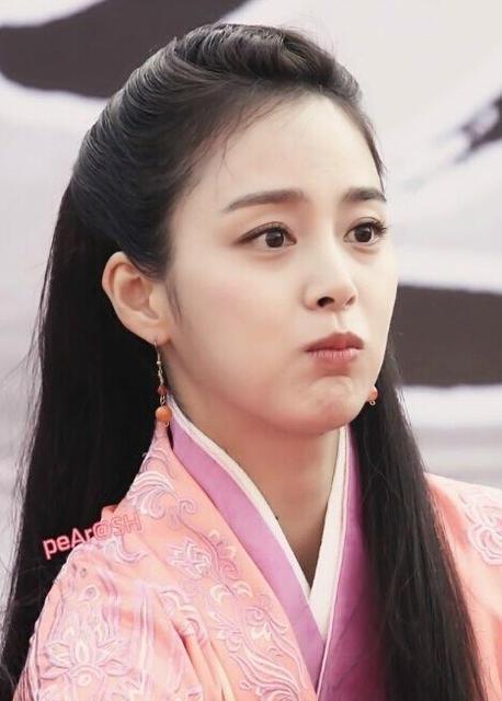 金泰希从小到大的照片,金泰希素颜女神