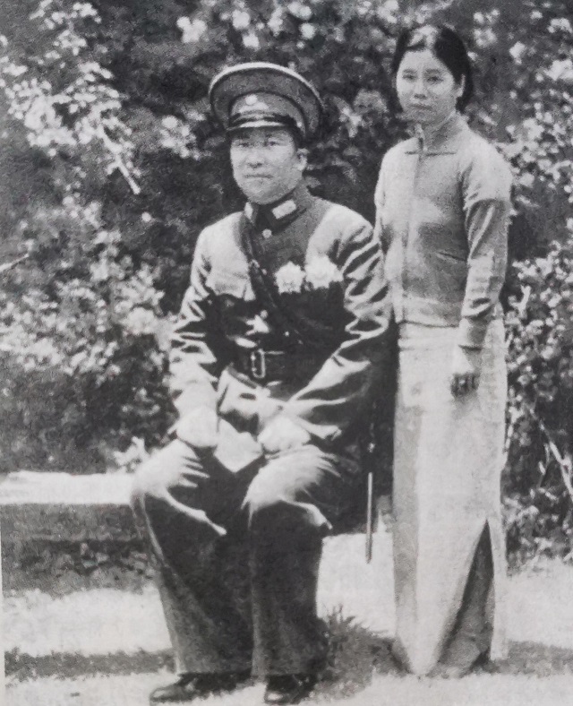 1949年，杨虎城死后3个月发现遗体，长子杨拯民扶柩，安葬在西安