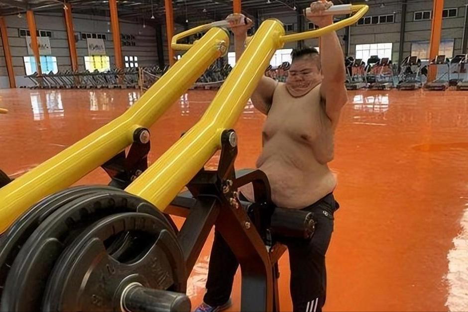 减肥400斤王浩楠照片,山东减肥小伙王浩楠现状