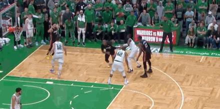 绿军关键战术,东决热火2-0绿军赛后主教练