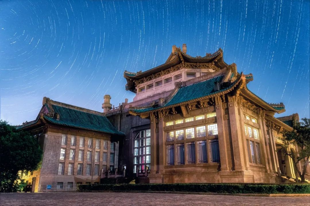 武汉大学哪个专业毕业后工资高,有哪些能够年薪百万的专业