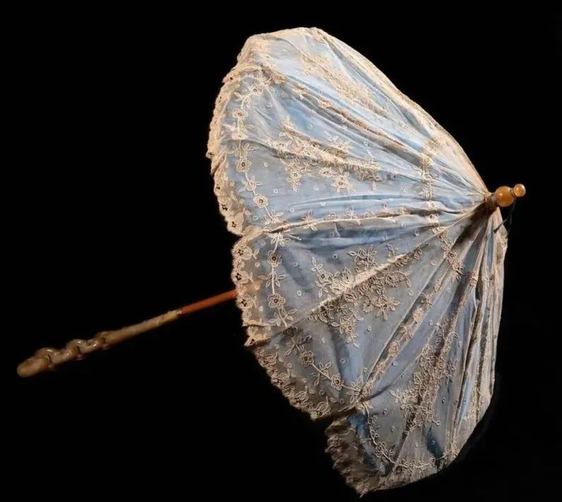 法国人下雨不用雨伞吗,为什么外国人下雨不打伞