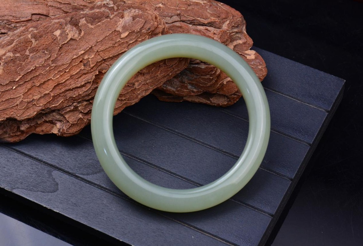 鸭蛋青和田玉最好的料,和田玉鸭蛋青值得收藏吗