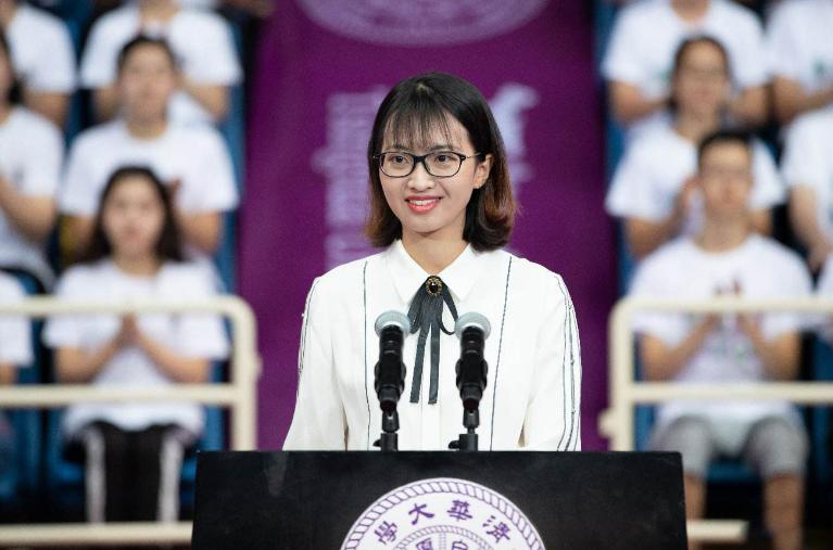 这届模范生有毒！光荣榜上座右铭太好笑，“广告招租位”永远的神