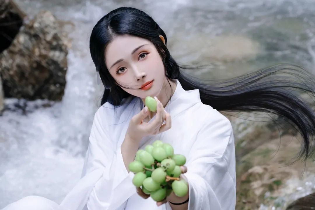 王淑娴诗词|我有相思无处售，情人一别天涯久