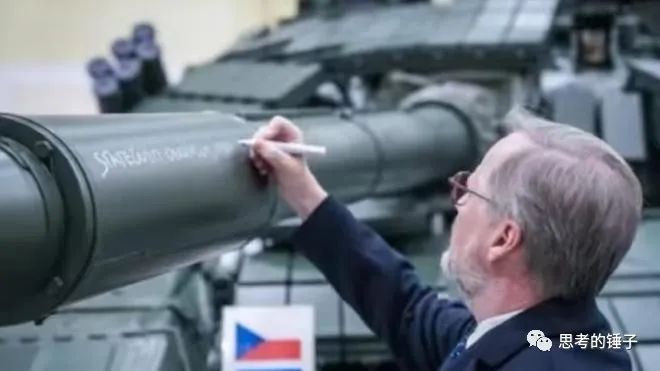 当男人缺乏安全感怎么办,当一个男人承受不住压力的时候