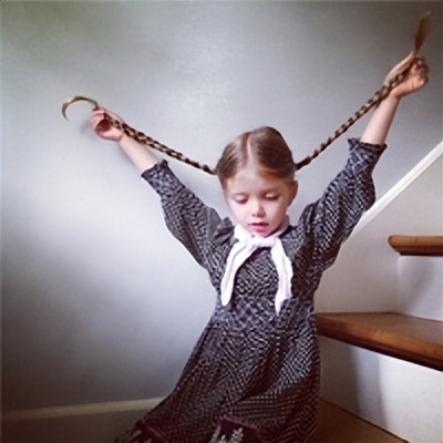 头像可爱搞怪卡通小女孩真人版,抖音卡通娃娃头像可爱呆萌