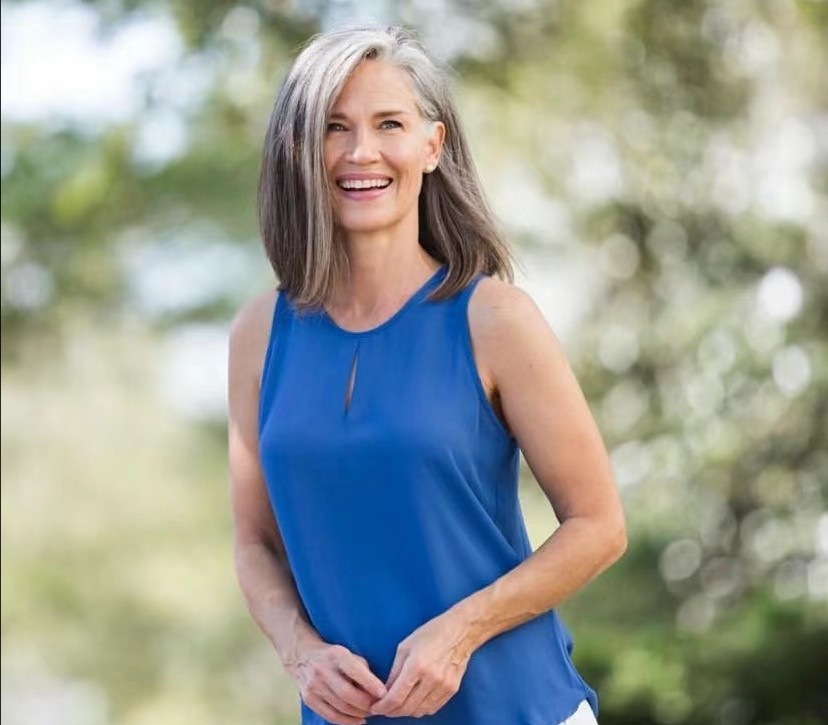 45岁女性头发比较少适合什么发型,30岁白发多不想染适合什么发型