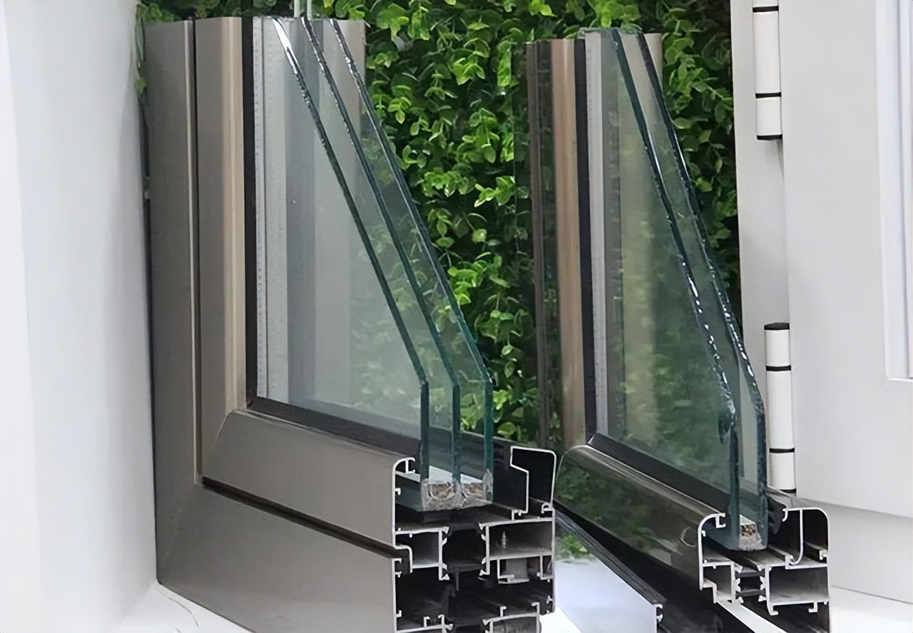 封阳台断桥铝一般都是多少的,封阳台断桥铝用灰色好看吗