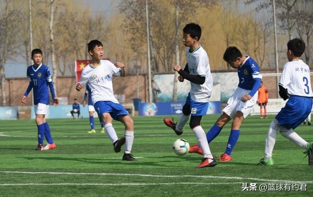 中国男足u15最近比赛,球员殴打裁判