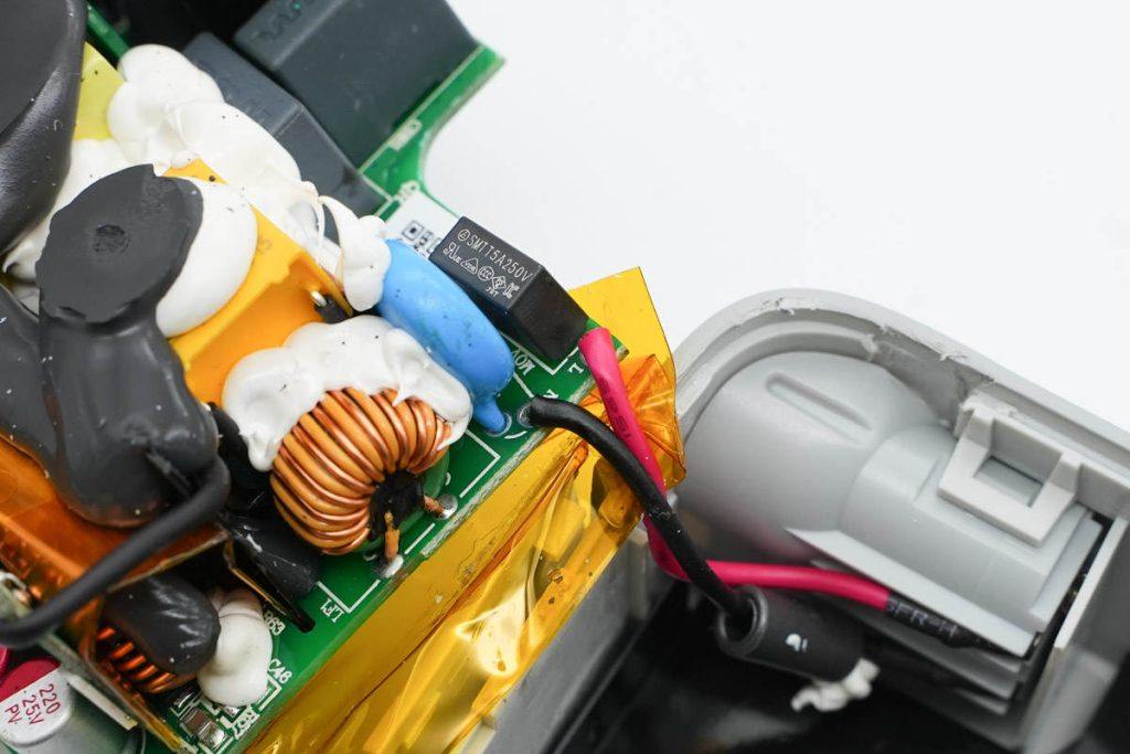 哈曼卡顿infinitylab65w,哈曼卡顿琥珀便携版充电器