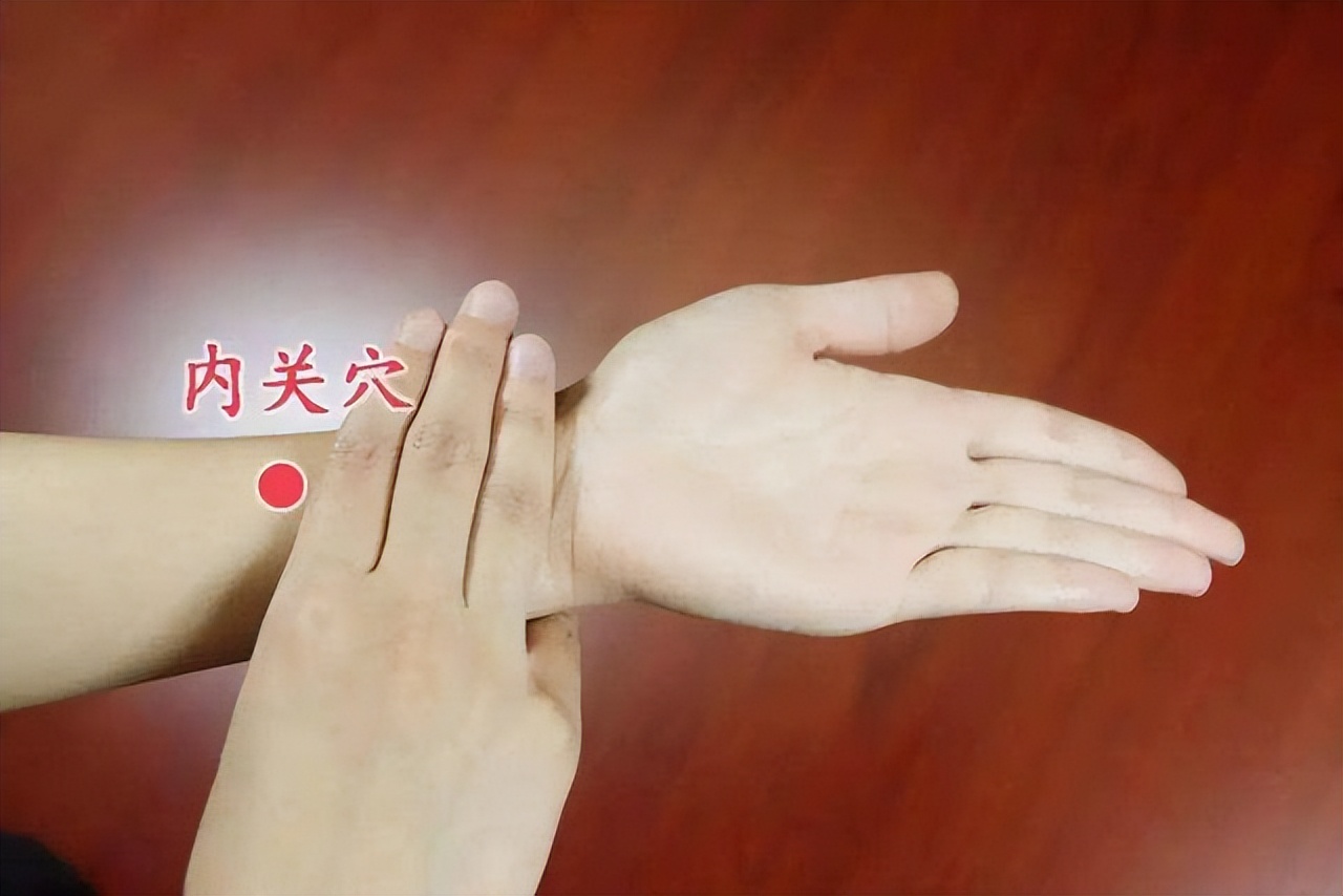 经常手麻的人要注意了,经常出现手麻这三个地方要注意啦