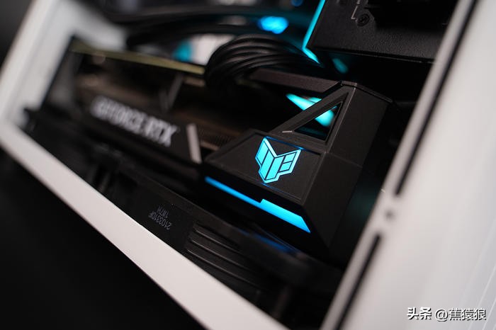 代码36KROGB760-GTUF4070TI，简约黑白调AKLLAA6MMATX机箱装机秀