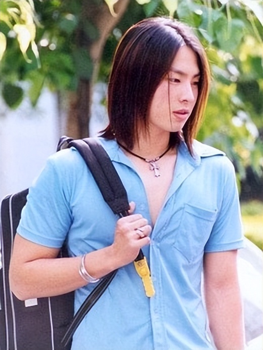 明明很帅自己却觉得很丑,明明很帅却打扮很丑