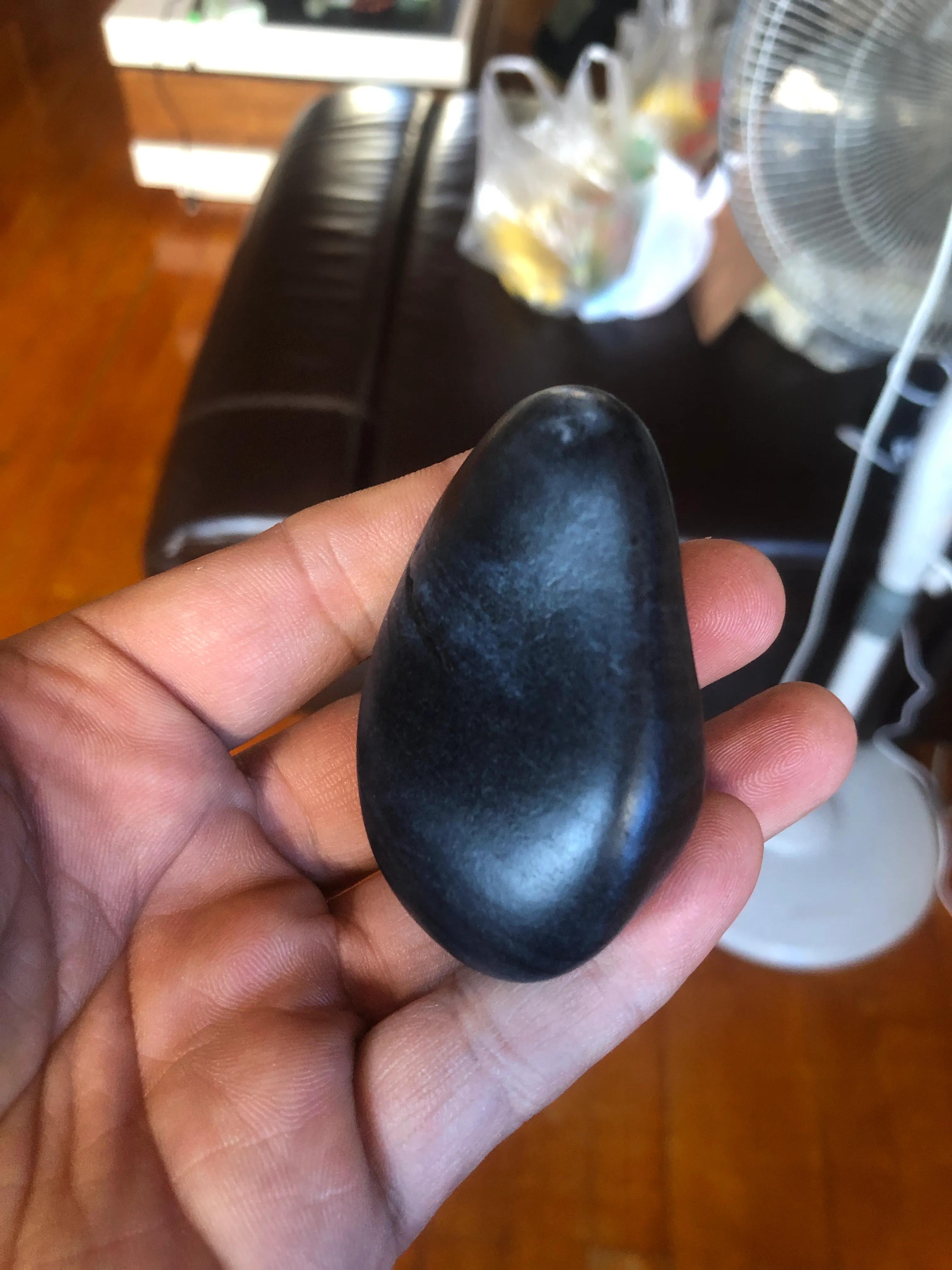 墨玉籽料原石值钱吗,和田玉墨玉籽料原石图