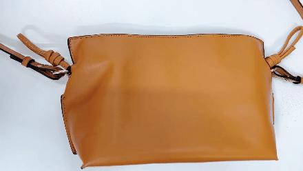 奢侈包的背法,头层牛皮旅行包三种背法