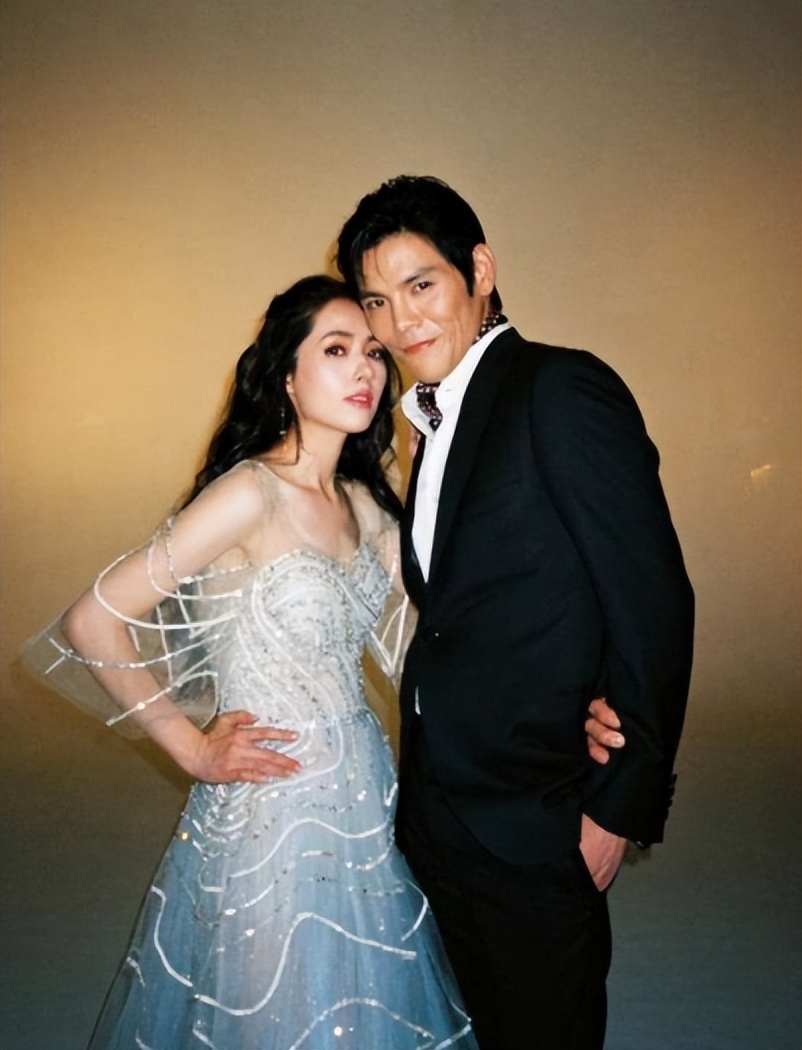 继向太直播带货后，儿子向佐也加入，儿媳妇郭碧婷要逃不掉了？