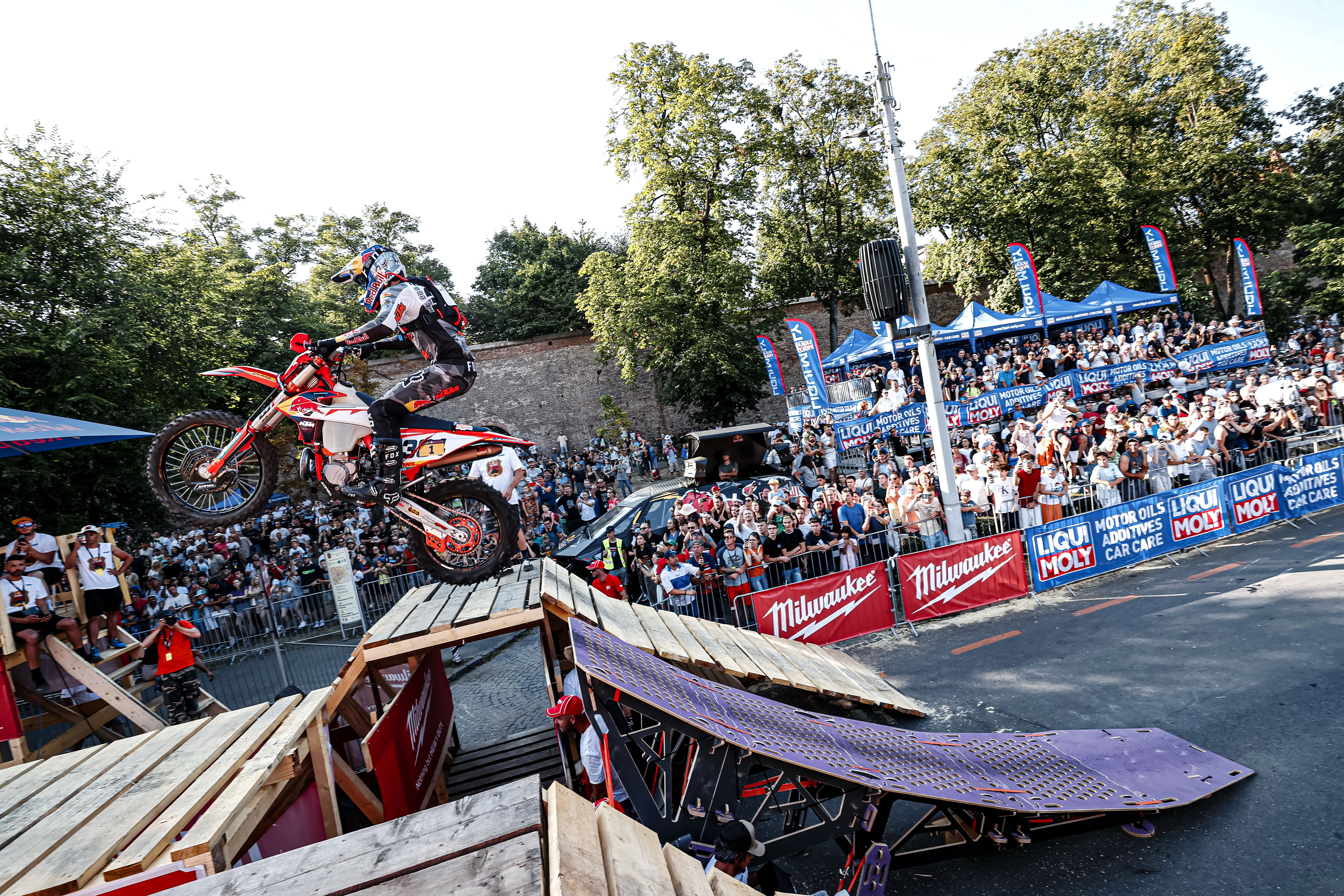 德国自行车选手七次获得冠军,世界顶级越野车大赛冠军