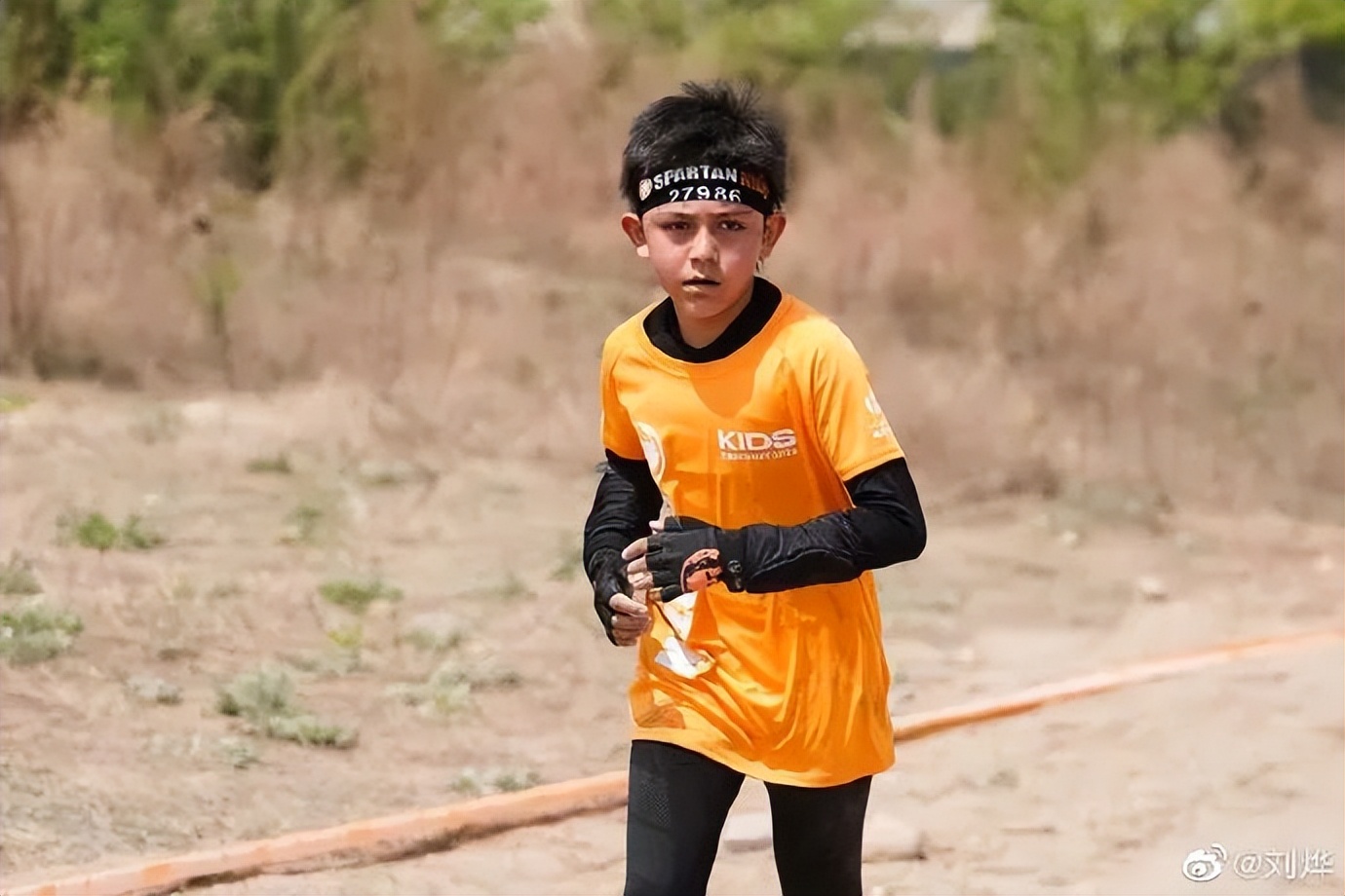 被时代洪流裹挟年轻人,被流量裹挟