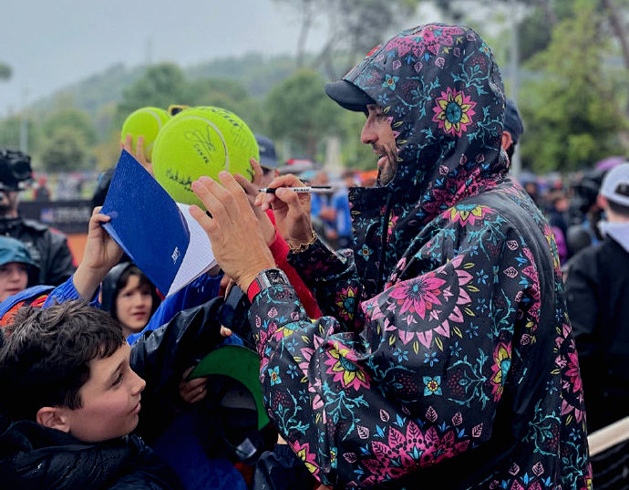 莱巴金娜收退赛礼,莱巴退赛