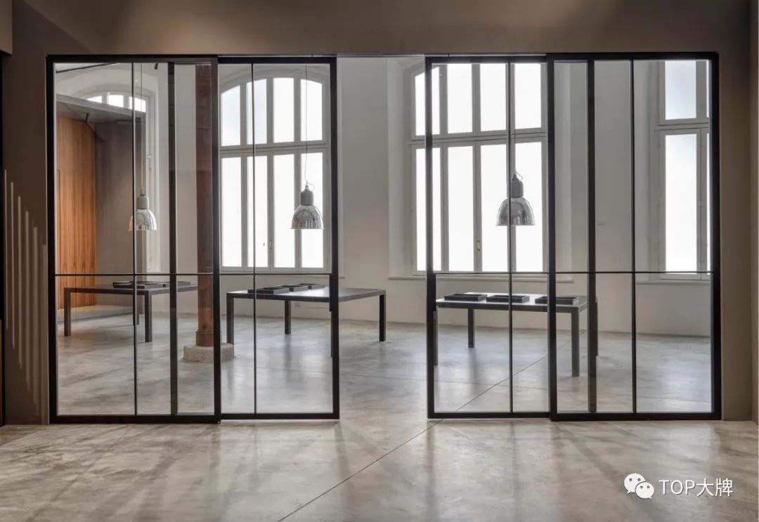 意大利轻奢顶级卧室门,意式轻奢风格隐形门