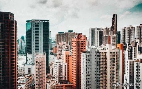 为什么年轻人都不愿意回到农村,为什么会有很多年轻人回到农村