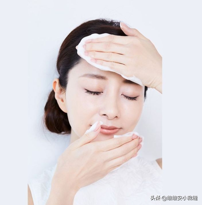 44岁石井美保凭“逆龄生长”登上热搜，雪白美肌离不开护肤小秘诀