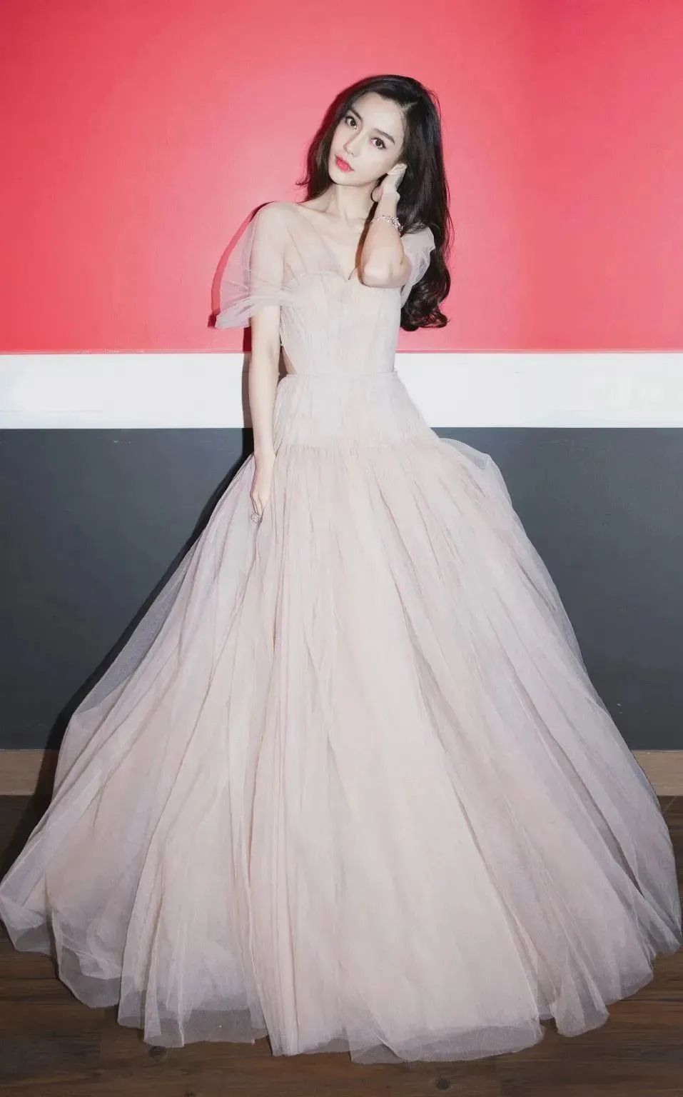 易梦玲网红衣服,易梦玲穿迪奥古董高定