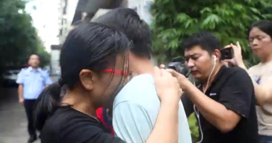 杨佳正面照,三十多年后恋人重逢