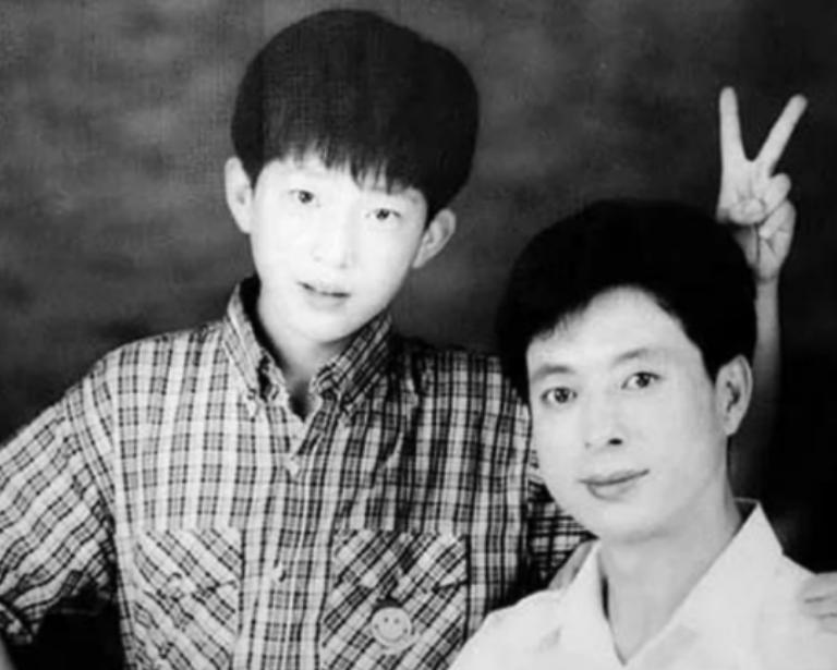 井柏然奶奶养大父母认亲视频,井柏然成为大明星后父母再来认亲