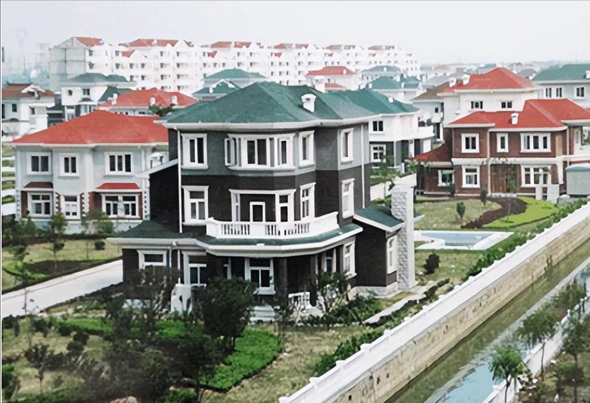 人均600万到负400亿，毁掉“天下第一村”的不是时代，是人性的恶