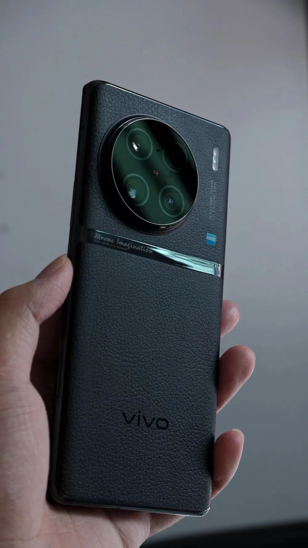 从百花齐放到统一，为啥基本手机都采用玻璃后盖？