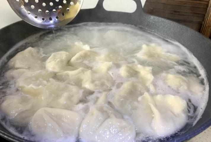 荠菜包饺子简单调馅料的方法,荠菜包饺子怎么做才能保持绿色