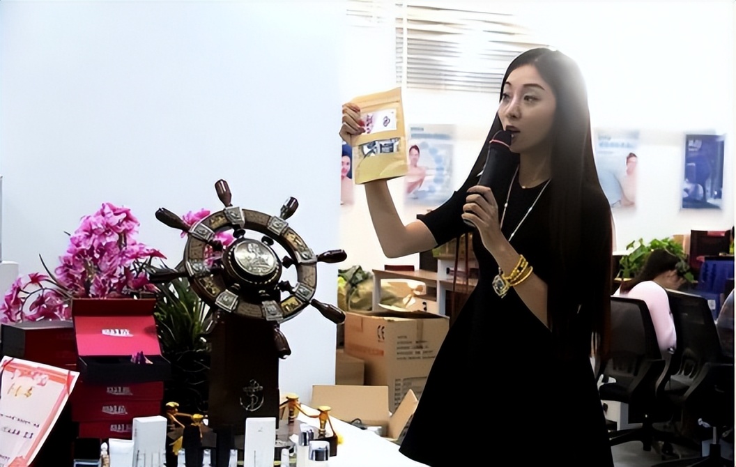 我，对婚姻没期待，30岁未婚生下混血三胞胎，一年花200万养娃