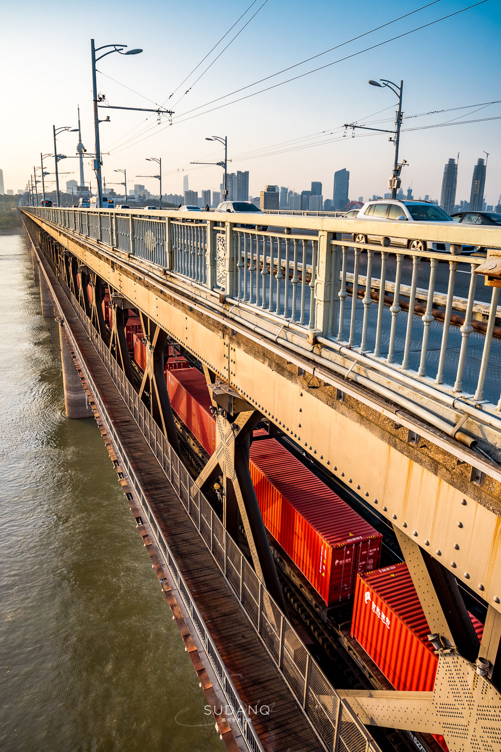武汉建桥实力世界第一,武汉第一座长江大桥始建于哪一年