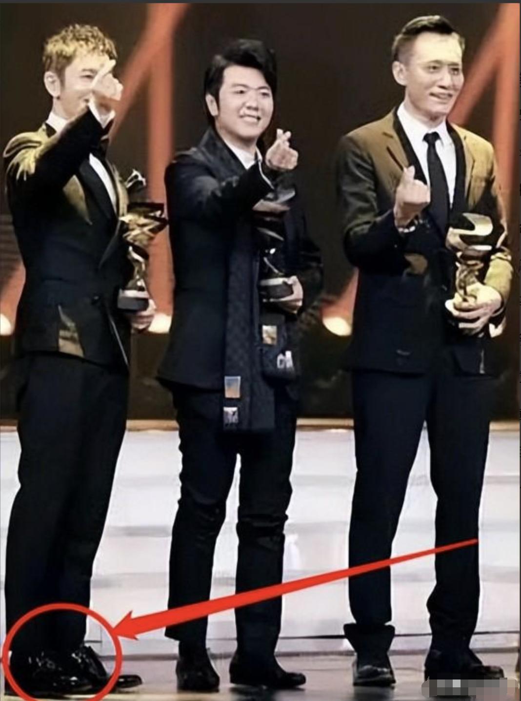 娱乐圈还有哪些假臀假肌肉,假臀假肌肉假肩膀的明星们