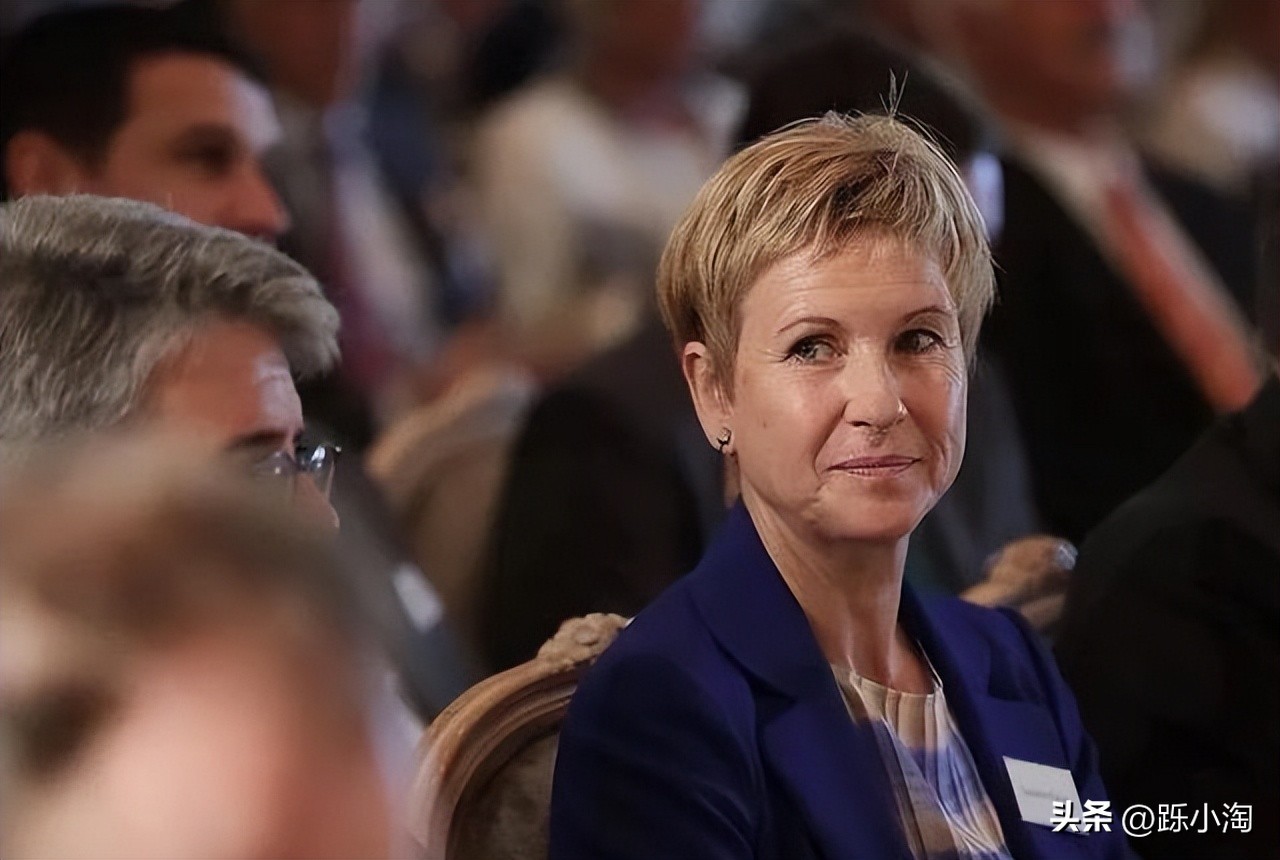 女首富杨惠妍第一名,最年轻的女富豪杨惠妍