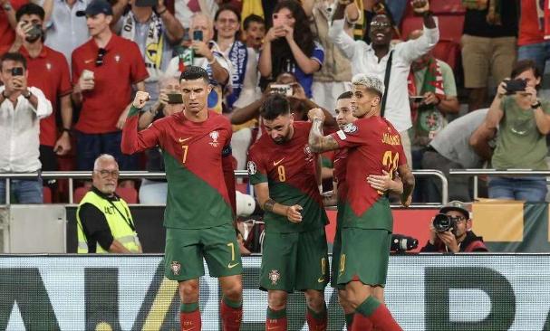 同意加盟！恭喜C罗！年薪涨5倍，28岁正巅峰，锋线华丽升级冲亚冠