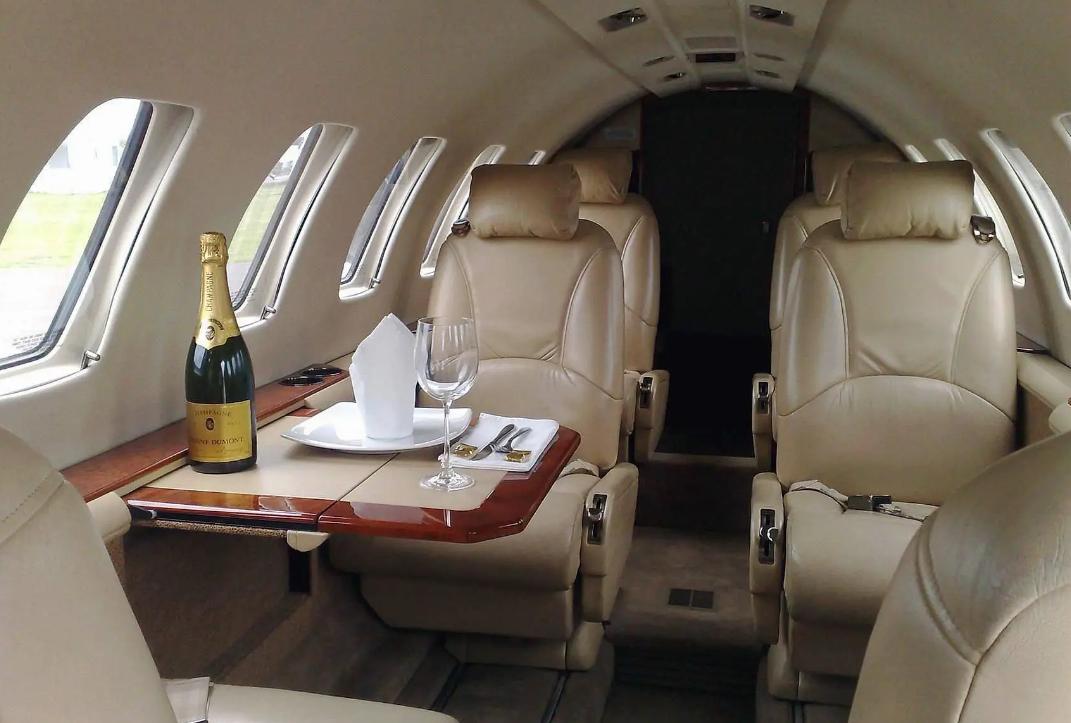 内马尔c罗的座驾谁更强,c罗和梅西还有内马尔开什么车