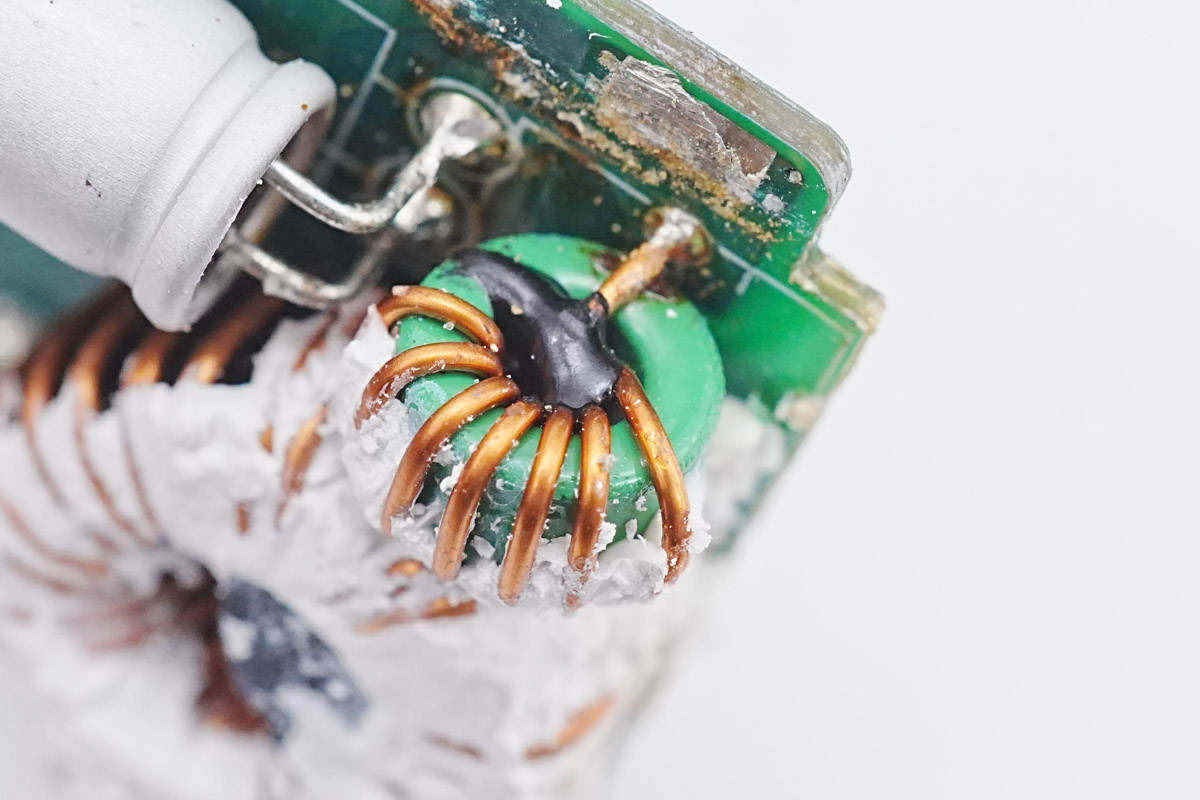 倍思氮化镓120w充电器拆解,倍思65w氮化镓红色版充电器拆解