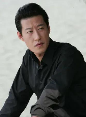 演员于震不为人知的故事,于震被泼酱油后续