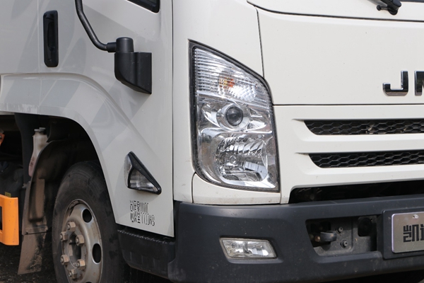 495动力充沛爬坡有力山路试驾江铃凯运宽体厢式轻卡｜卡车之友网