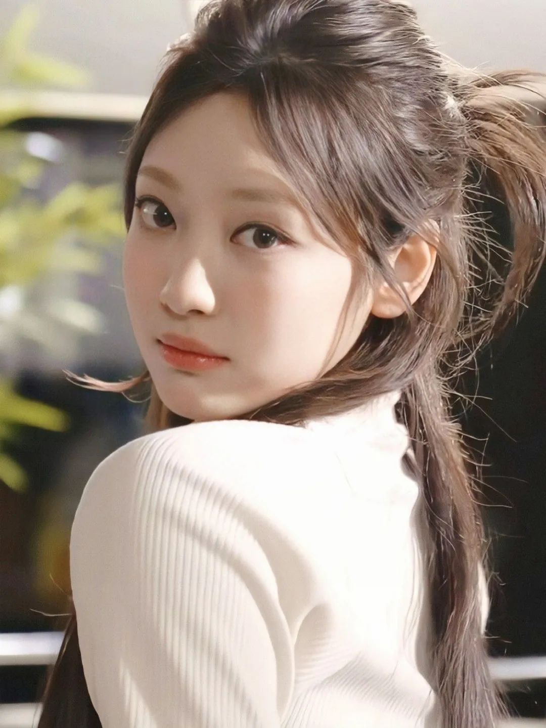 今年别再披头散发了三款减龄发型,既不显脸大又不披发的发型