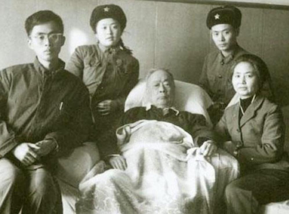 叶向真回忆父亲*剑英叶**：为陈毅病情拍桌发怒