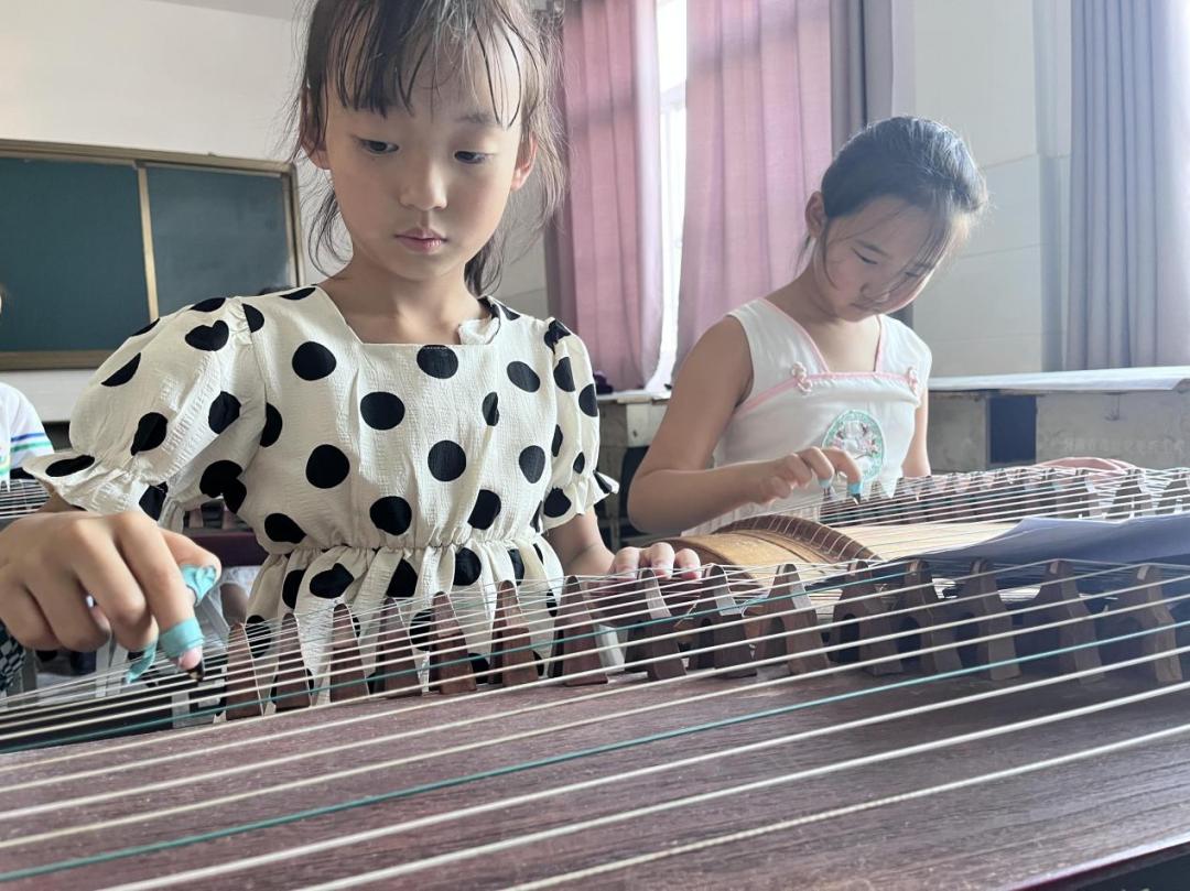 各学校开展丰富多彩的社团活动,多彩社团精彩纷呈