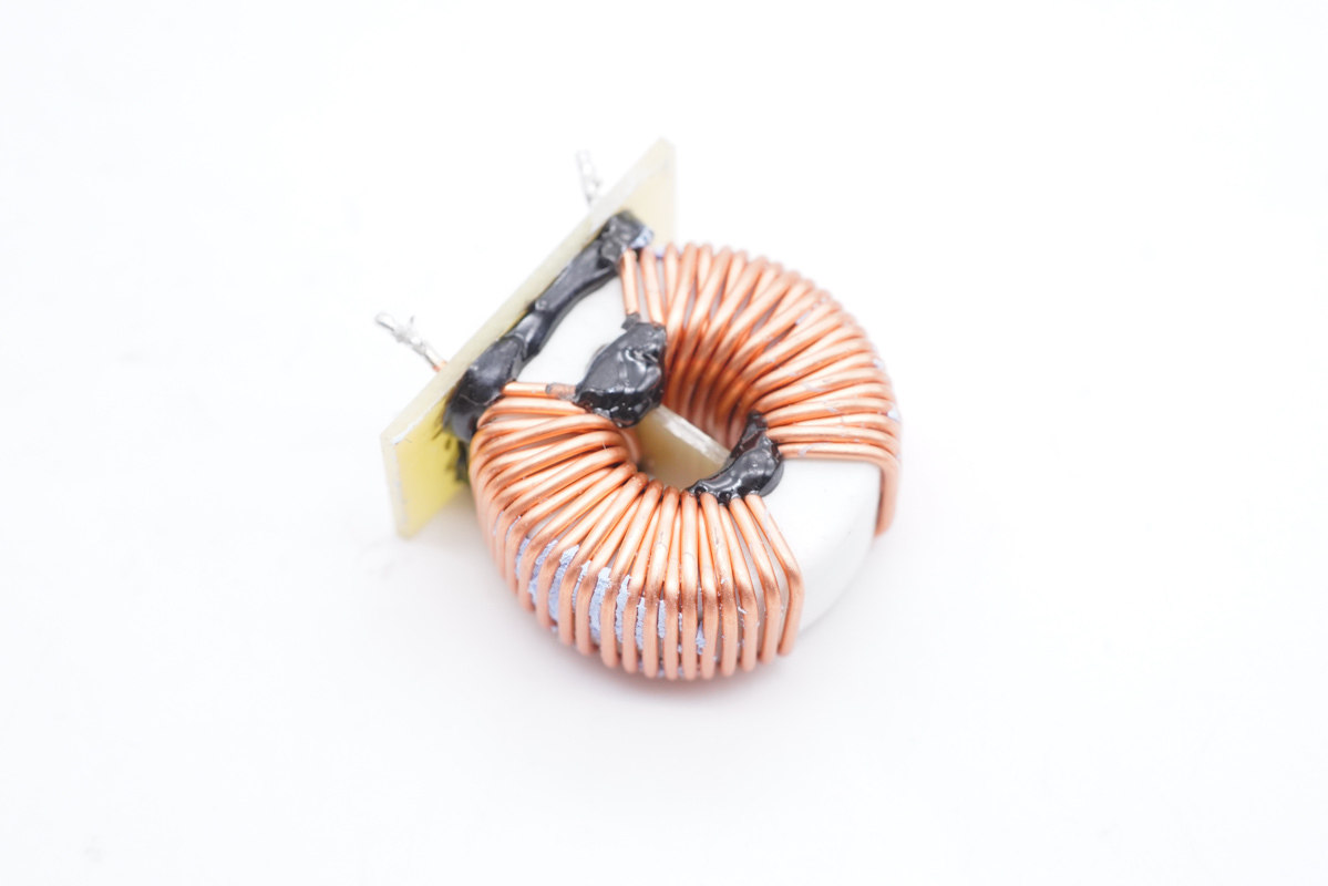 4C1A五个口，总功率达230W，华科生230W桌面充拆解